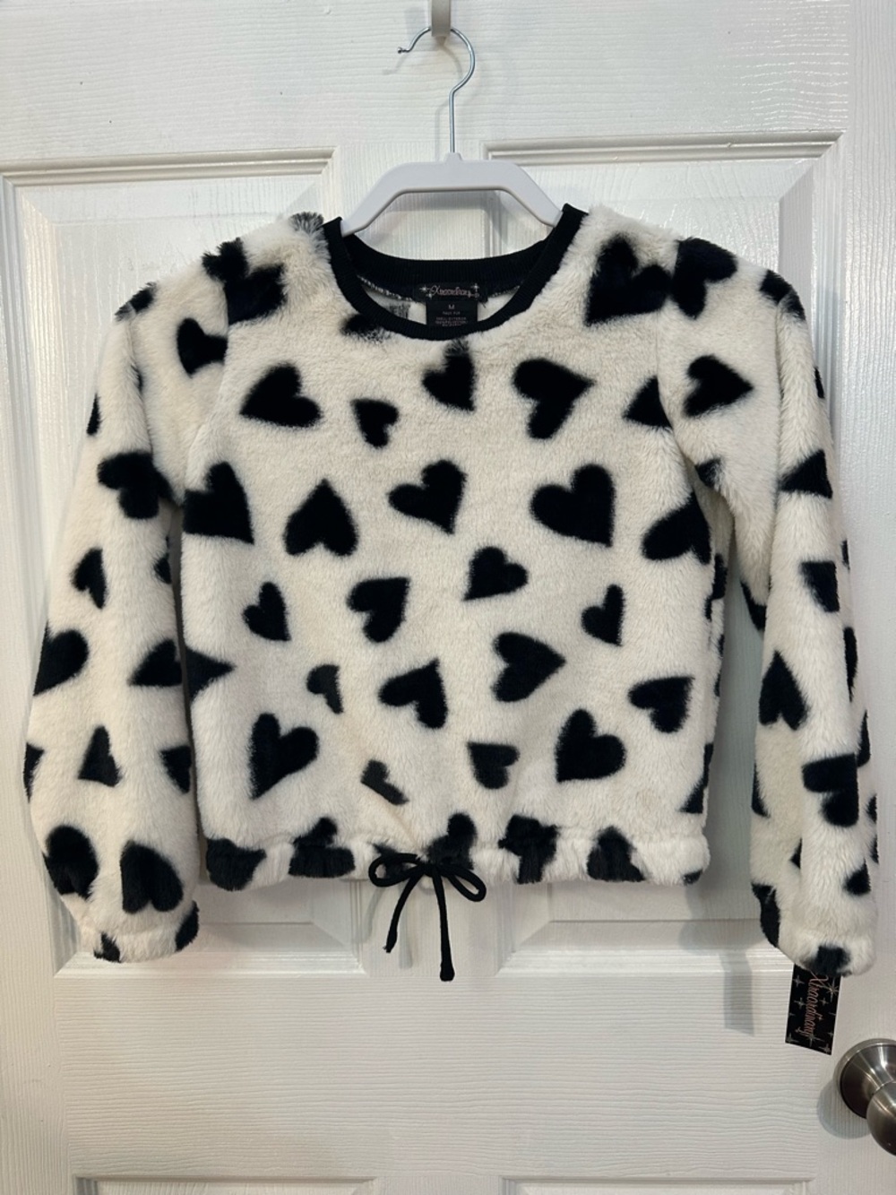 Xtraordinary Black & White Heart Plush faux fur Pullover, NWOT